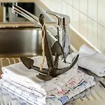 Strandhus Uiterst-hoern Treibholz Baltrum