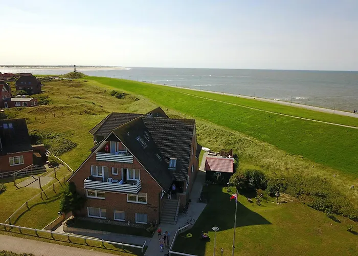 Strandhus Uiterst-hoern Treibholz * Baltrum